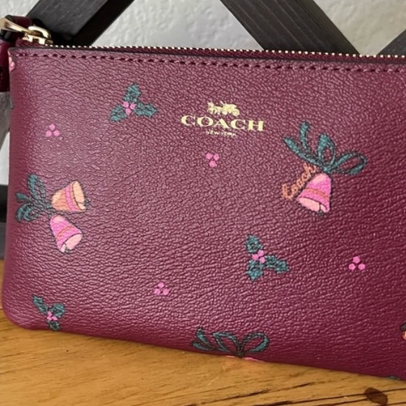 NWT Coach Wristlet Holiday Berries - Picture 3 of 16